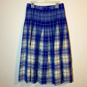 Blue and ivory pleated plaid midi skirt wool
Size 8 - runs small